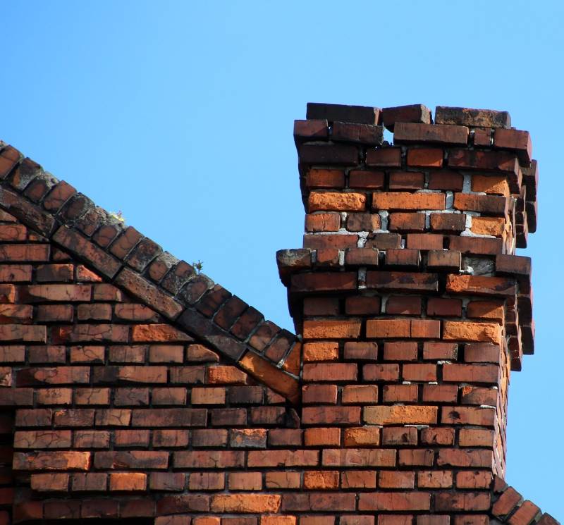 Damaged chimney on an Eagle Rock home showing cracks and missing mortar